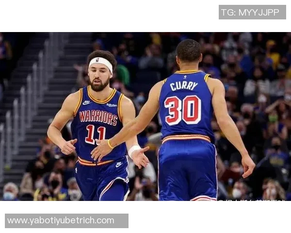 克莱汤普森状态低迷9投仅3中三分球命中率惨淡仅1中6