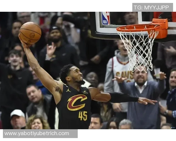 米切尔状态低迷半场仅得5分球队陷入困境需寻求突破